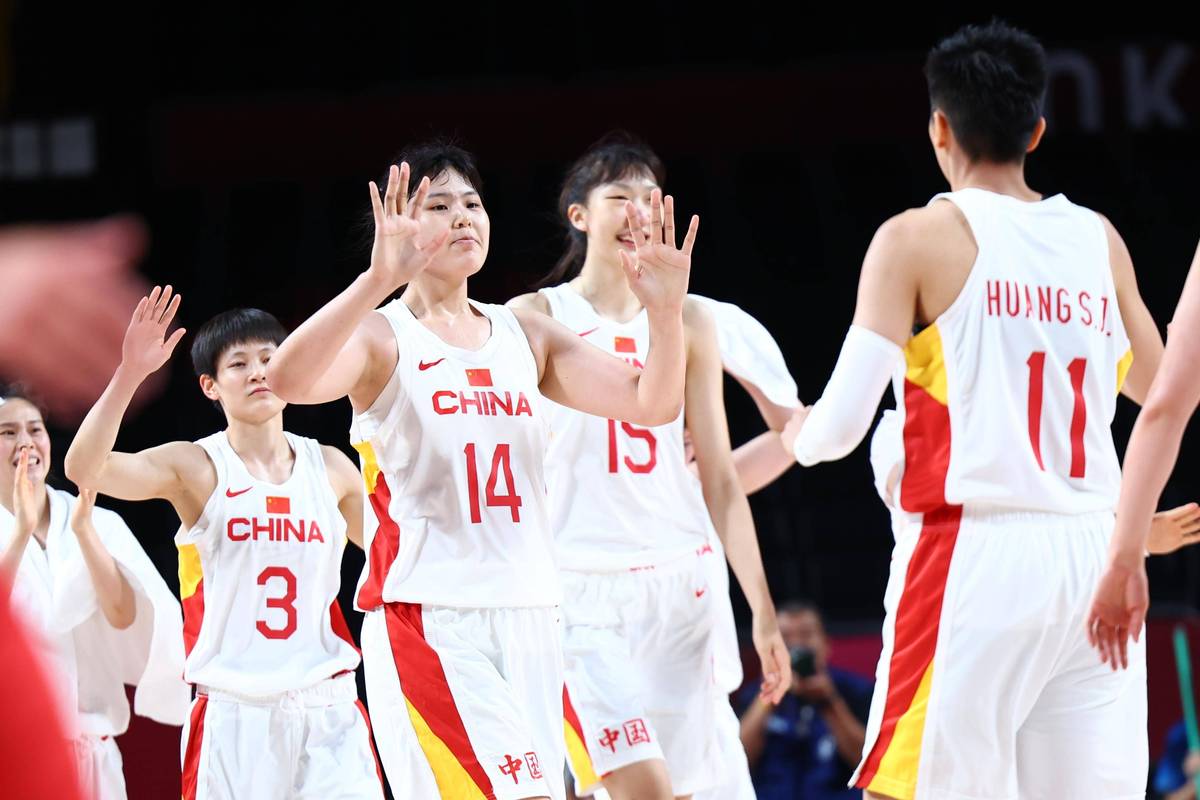 中国女篮对比利时女篮比赛回放