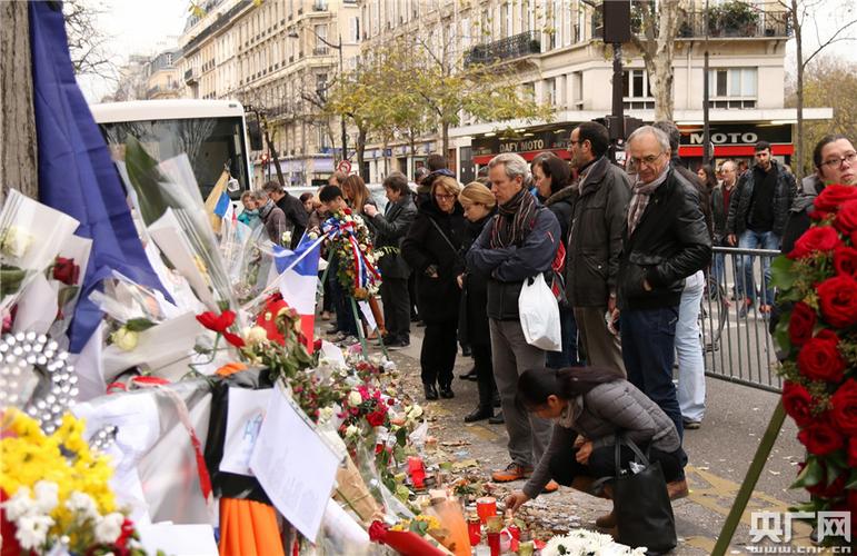 巴黎官方悼念拉伊奥拉的相关图片